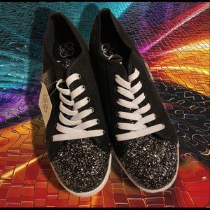 Daisy Fuentes Maggie 9 glitter suede sneakers NWT